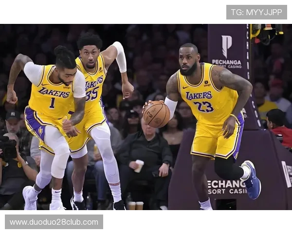 湖人队迎关键战役詹姆斯状态火热能否带队逆转连败局面